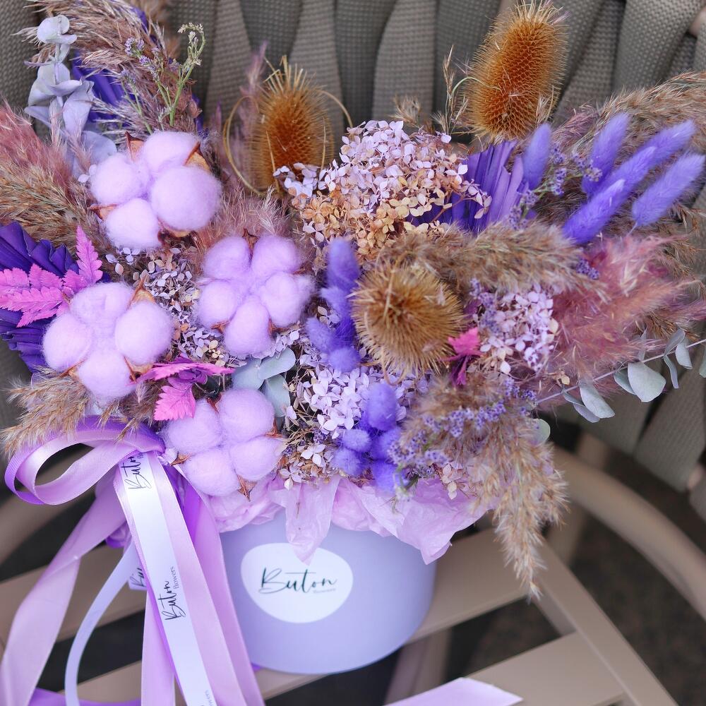 Интерьерная композиция из сухоцветов 