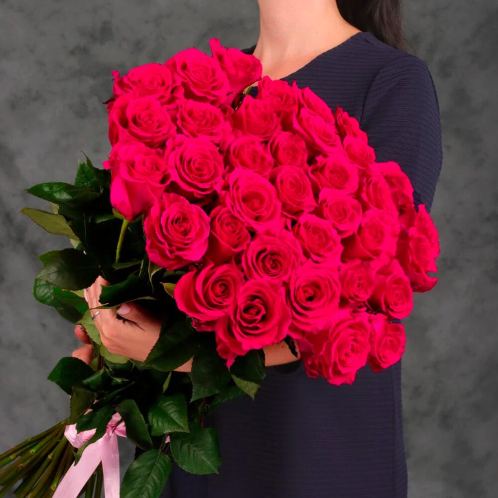 35 розовых роз